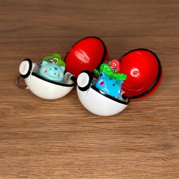 1999 Bulbasaur and Ivysaur Pokéball Keychains - Picture 2 of 2